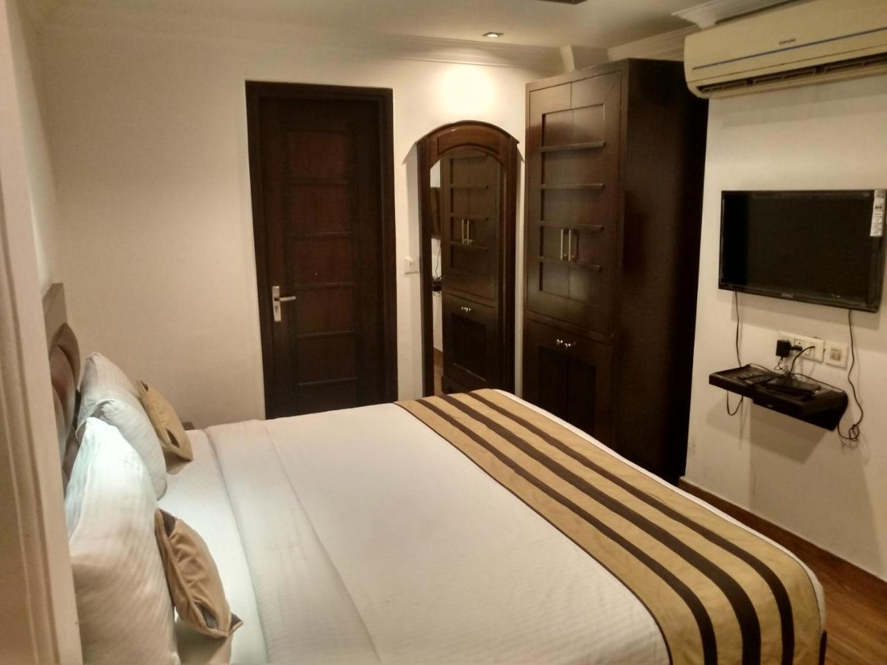 Hotel Aaron Castle New Delhi Exterior foto