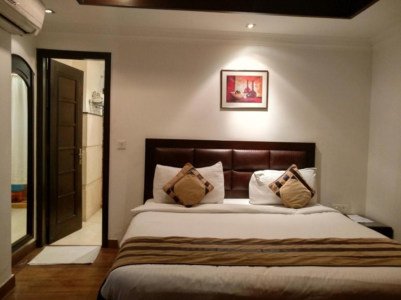 Hotel Aaron Castle New Delhi Exterior foto
