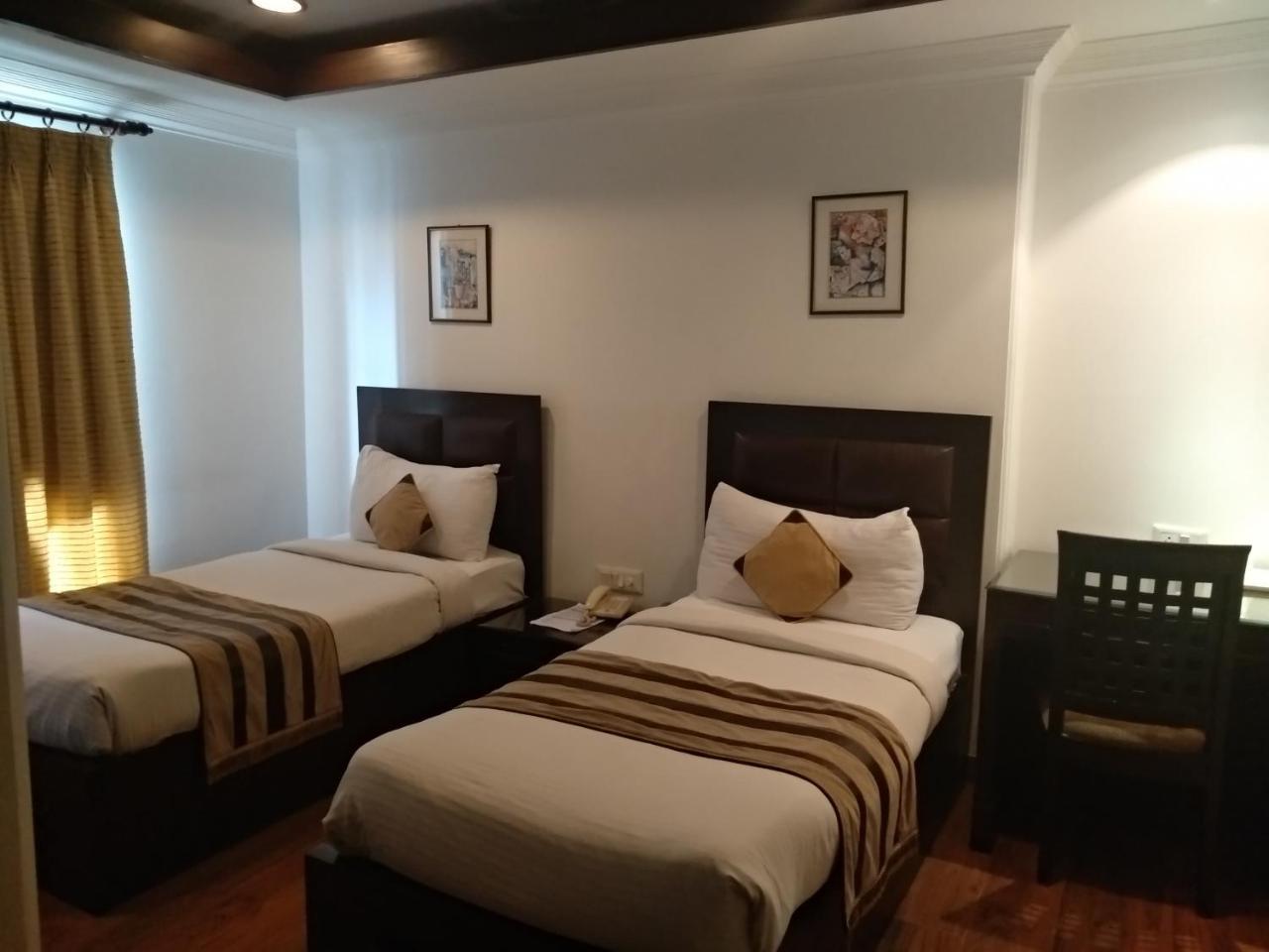 Hotel Aaron Castle New Delhi Exterior foto